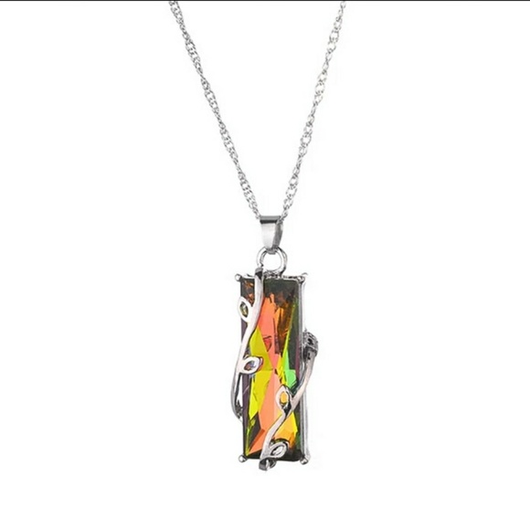 🎀 Stunning Rainbow Pendant - Picture 3 of 8